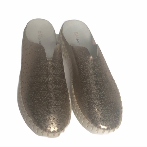 NWOT Bernie Mev Rose Gold Perforatef Slide - Picture 5 of 13